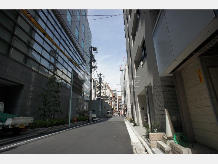 建物前通り【加島商館ビル】