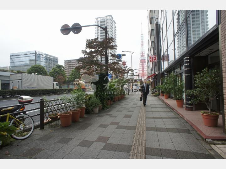 ビルの前の通り【芝・宮路ビル】