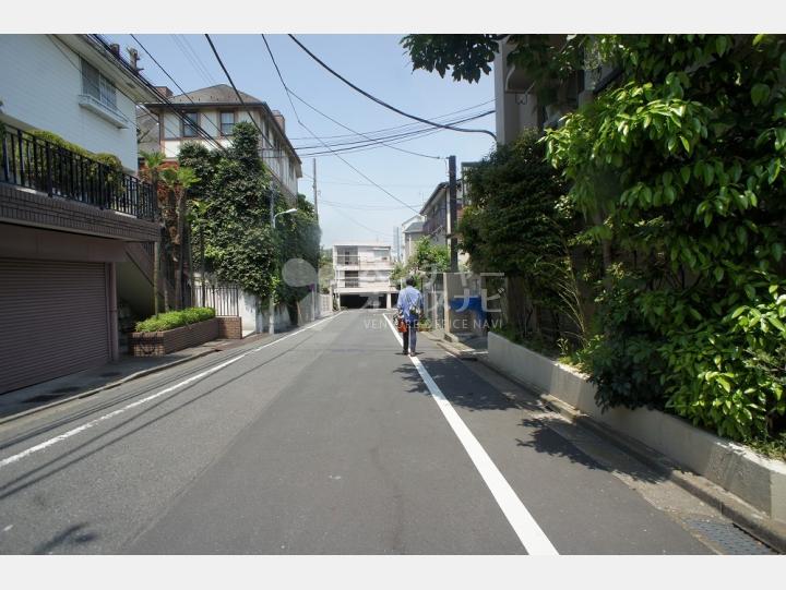 建物前の道路【メゾン神山】