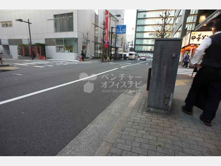 前面道路【サンデンビル】