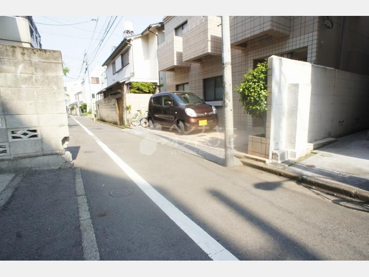 前面道路【メトロウィン神楽坂】