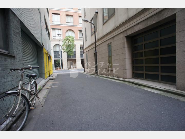 建物前の道路【電光ビル】