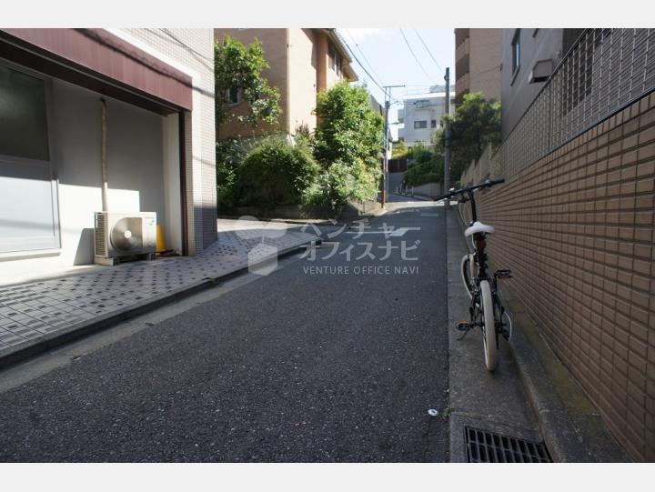 前面道路【セントヒルズ神楽坂】