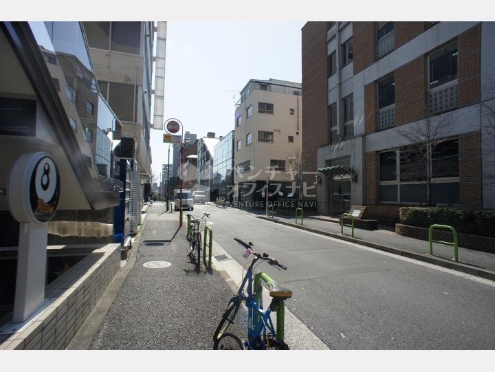 ビル前面道路【六本木ファイブビル】