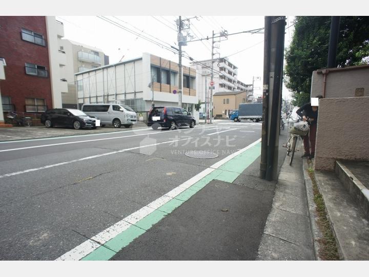 前面道路【光シャンブル笹塚】