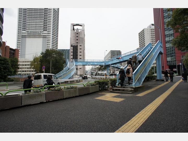 物件前通り【グランパークタワー】