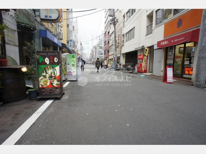 ビルの前の通り【田沼ビル】