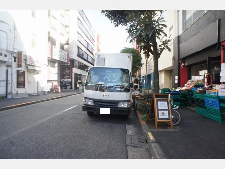 前面道路【サンユービル】