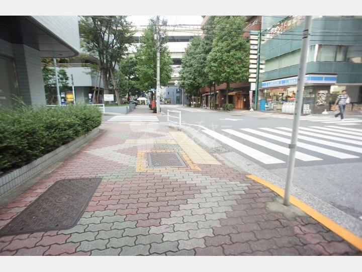 前面道路【日本橋巴ビル】