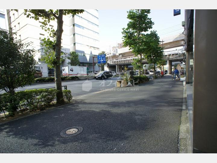 前面道路【トーハン須田町ビル】