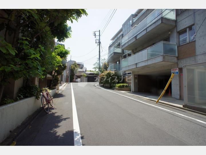 建物前の道路【メゾン神山】