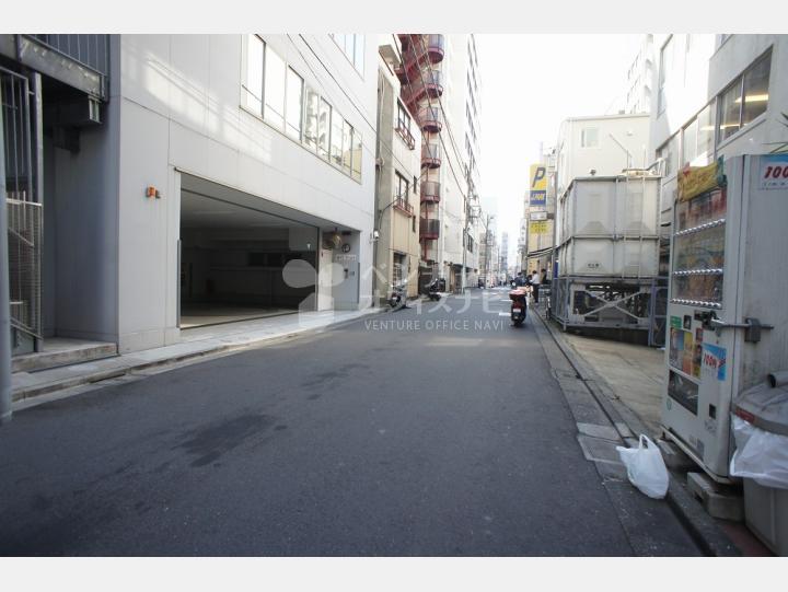 ビルの前の通り【リエール日本橋】