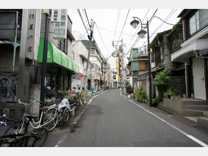 物件前の通り　【神宮前２１４ビル】