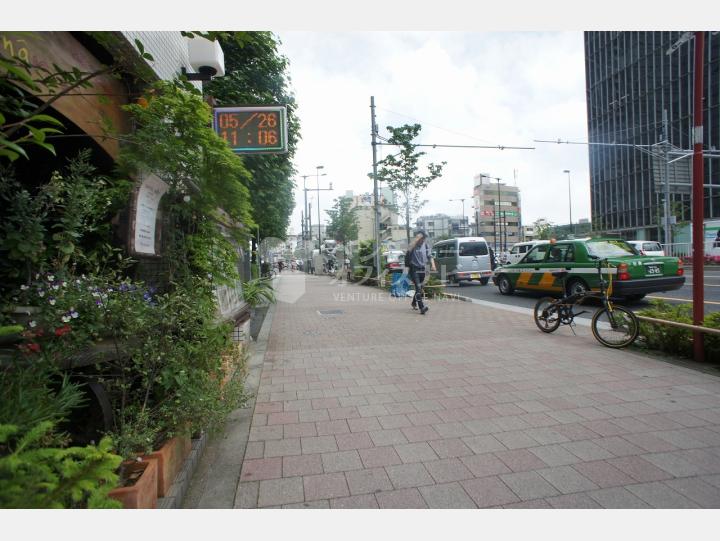 前面道路【ライオンズマンション中野坂上第2】