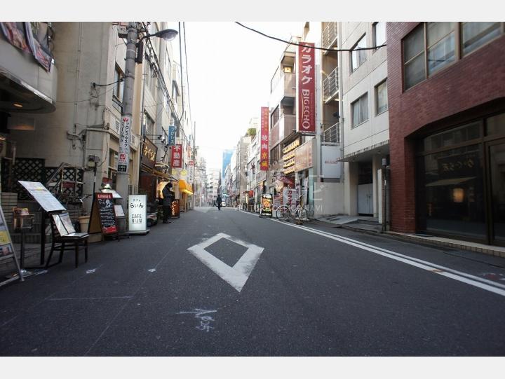 ビル前面道路【アイロン三崎町】