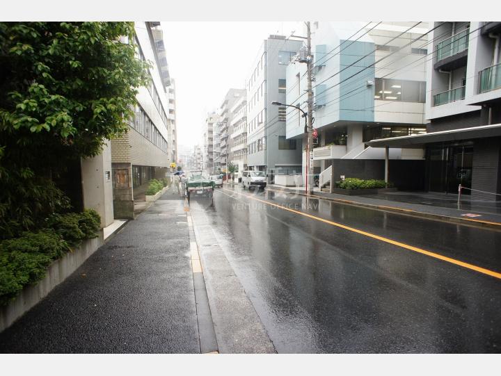 物件前の通り　【市ヶ谷グリーンプラザ　（ICHIGAYA GREEN PLAZA）】