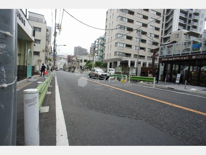 建物前の道路【アパルトマン白金】