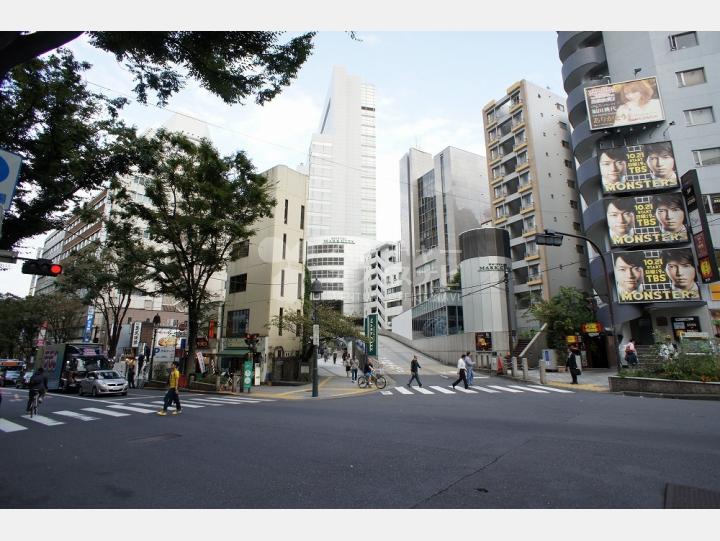物件前から見たマークシティ 【ストークビル道玄坂】