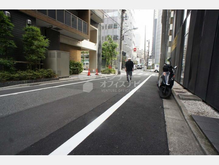 ビル前面道路【プレイアデ虎ノ門】