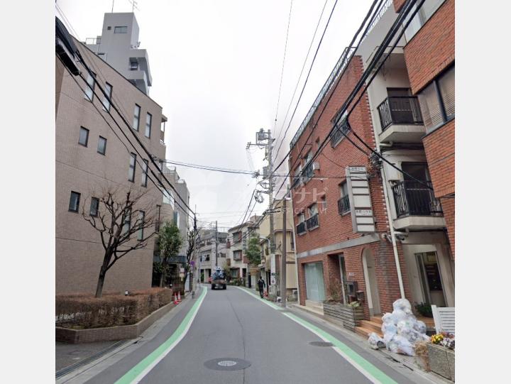 【前面道路】井関ハウス