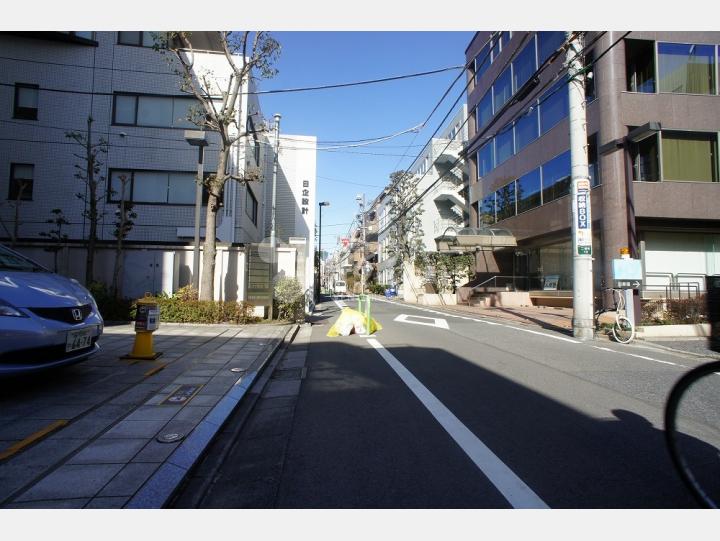 前面道路【ビーエム長野本社ビル】