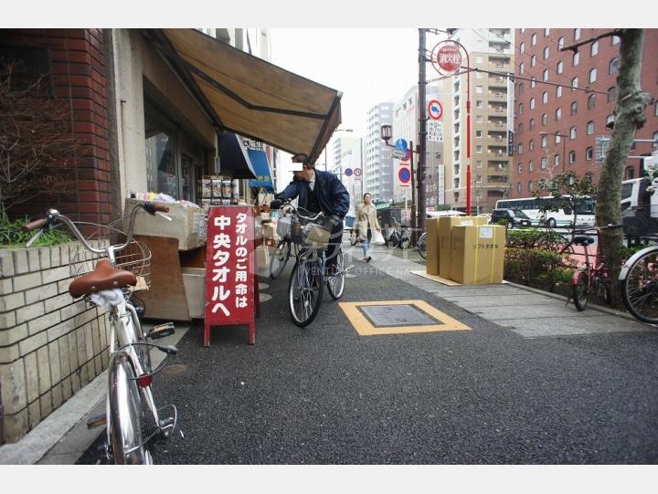 ビルの前の通り【リレント日本橋】