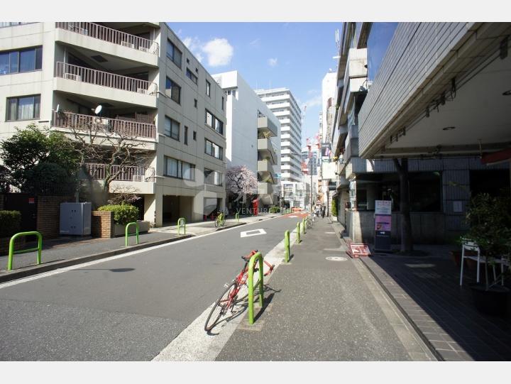 ビル前面道路【六本木ファイブビル】