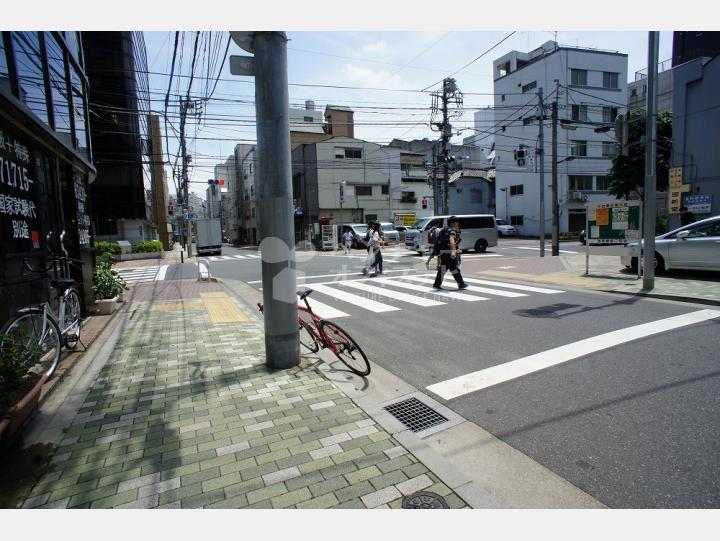 ビルの前の通り【田中ビル】