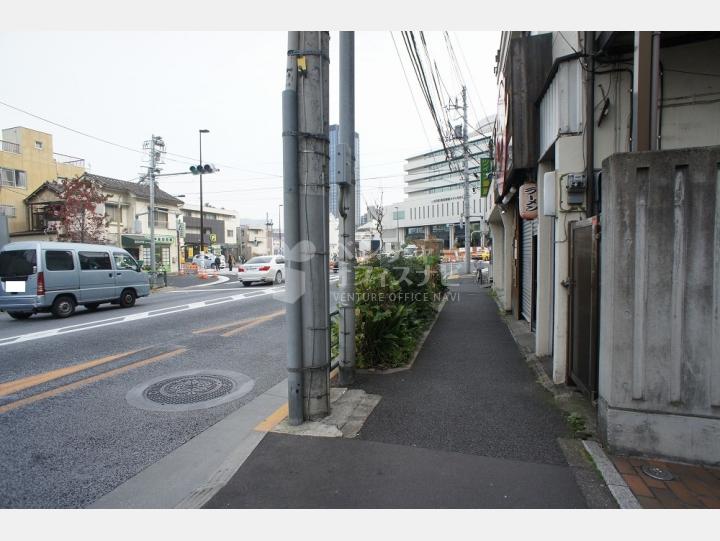 前面道路【ツクド岡本ビル】