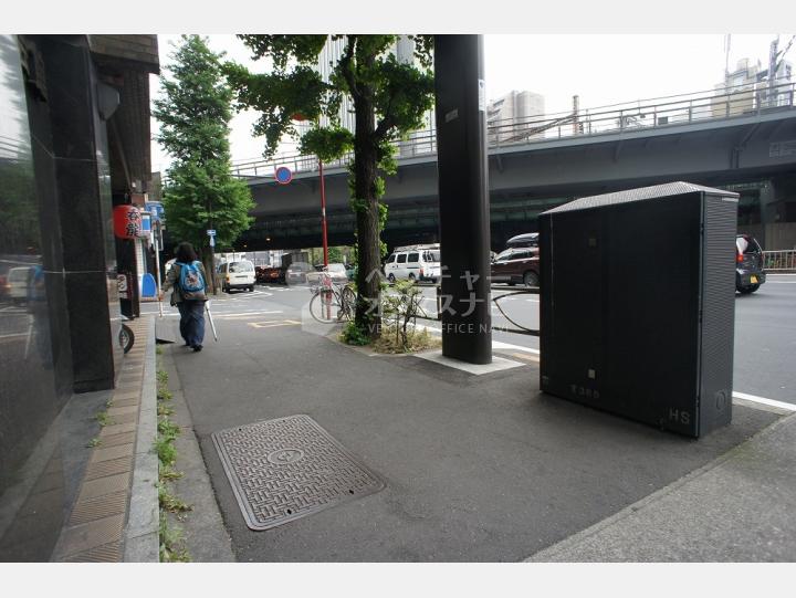 建物前の道路【川岸ビル】