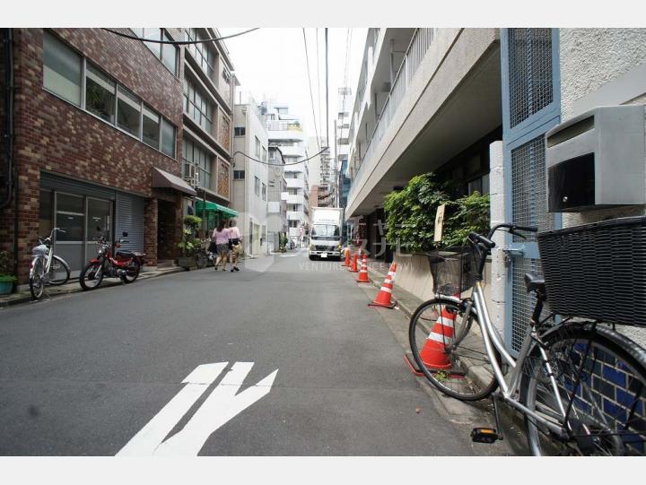 ビル前面道路【新生ビル】