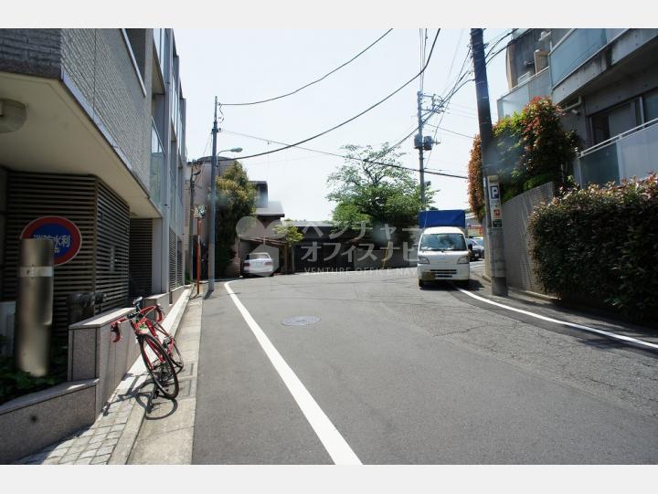 建物前の道路　【エクティ神山町】