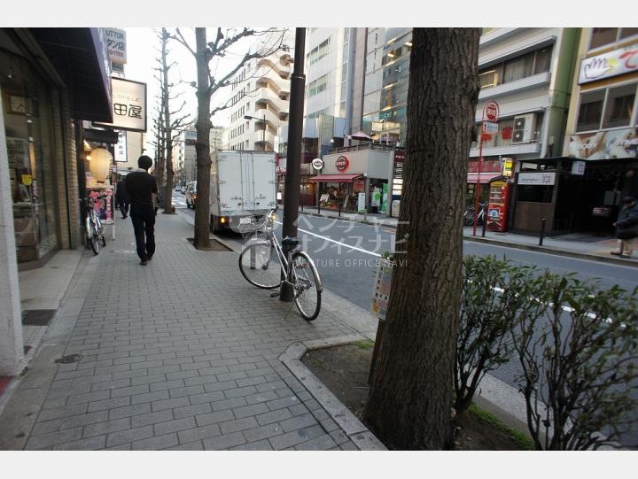 前面道路【サンデンビル】