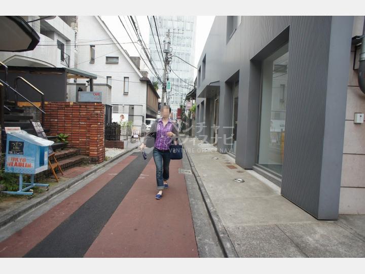 建物前の道路【スズカタビル】