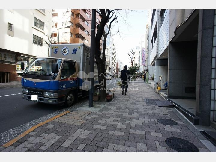 前面道路【隼町ＭＴビル】