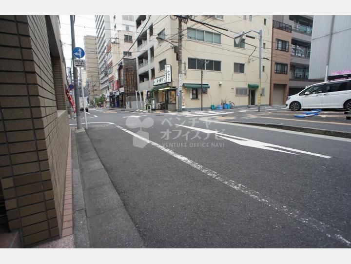 建物前の道路【瀧山ビル】