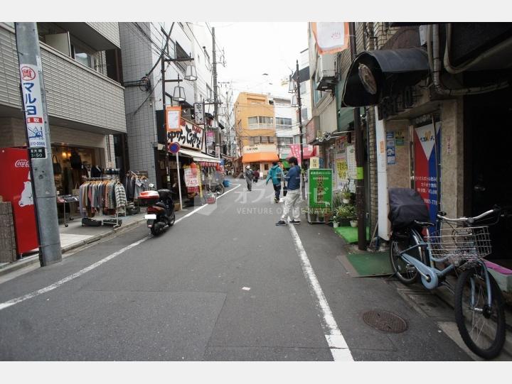 前面道路【六栄ビル】