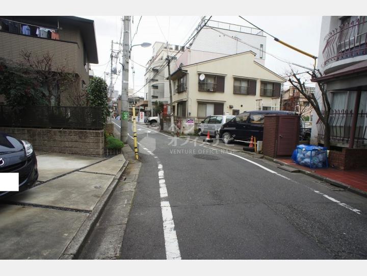 ビルの前の通り【Ｎフラット代々木】