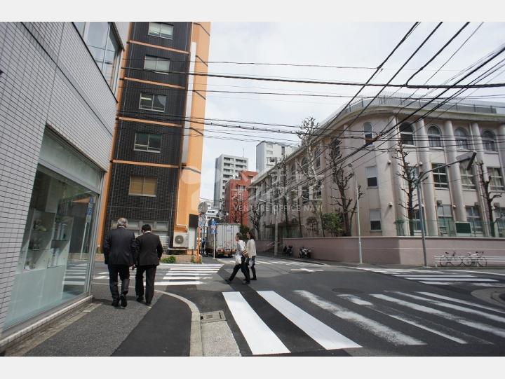 建物前通り【日本橋三友ビル】