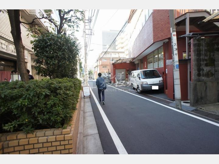 前面道路【グローリア初穂高田馬場】