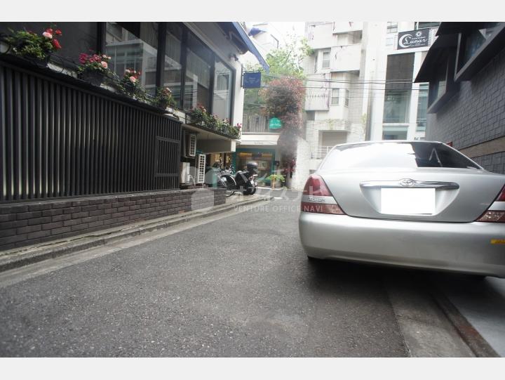 前面道路【セントラル第五青山】