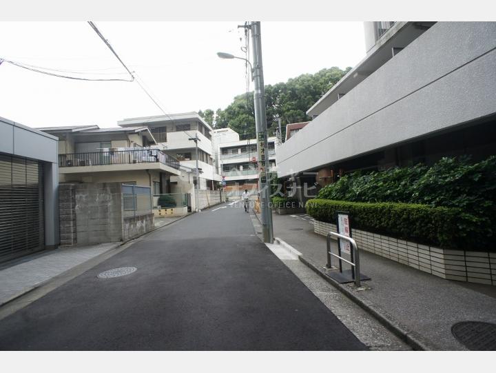 ビルの前の通り【東建島津山南ハイツ】