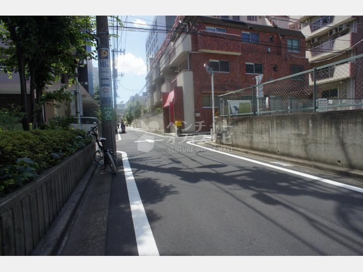 前面道路【サイテックビル】