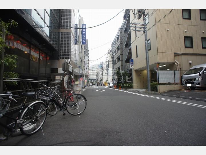 ビルの前の通り【加富屋ビル】