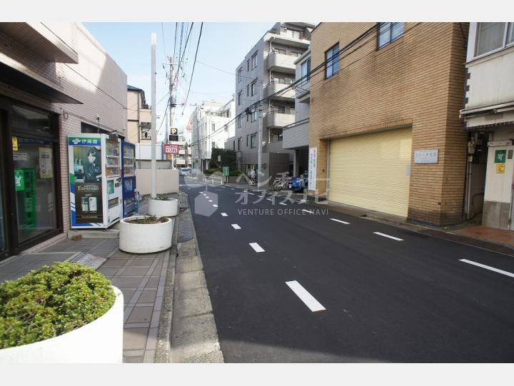 前面道路【クレスト本町】