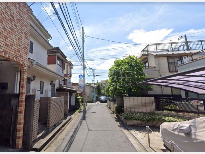 【前面道路】成田東ハイツ