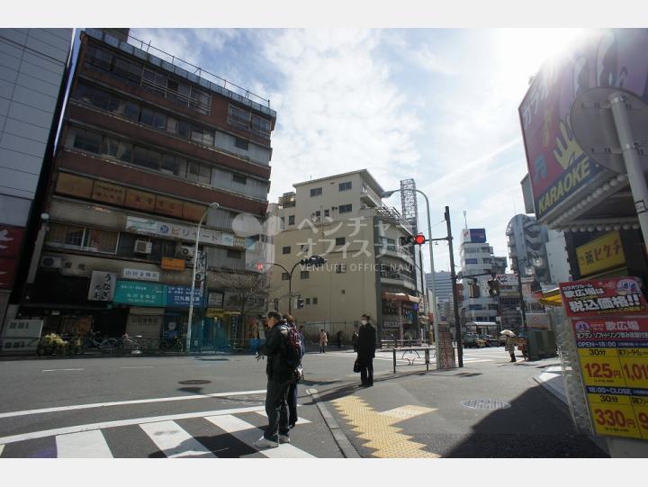 前面道路【代々木モダンビル】