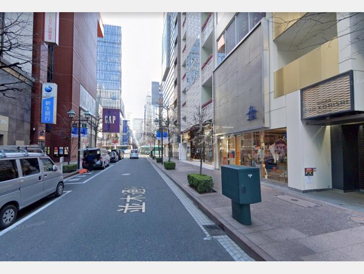 【前面道路】銀座藤小西ビル