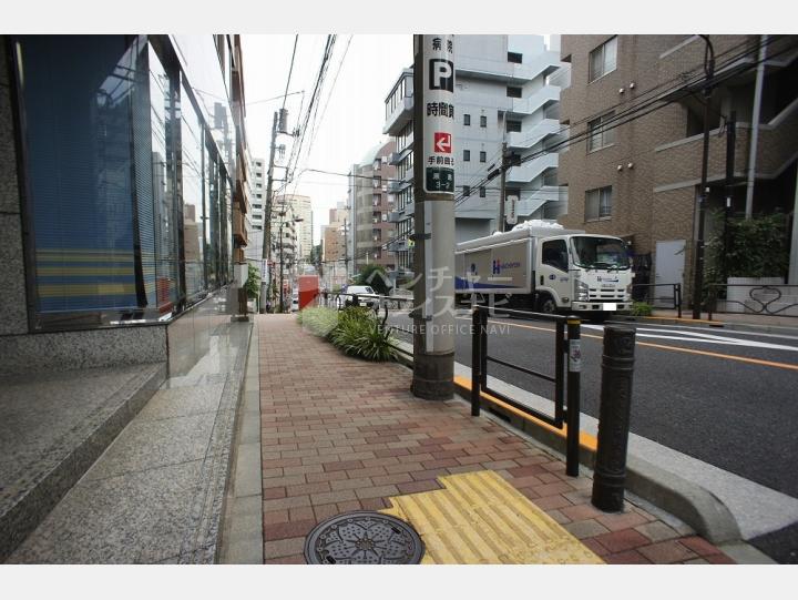 ビルの前の通り【御茶ノ水天神ビル】