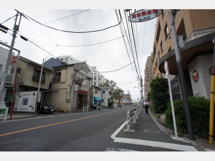 建物前の道路【アパルトマン白金】